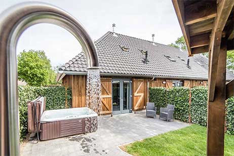 Huisje met bubbelbad bij Dormio Resort Maastricht - Type Hofstede Wellness