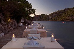 Hillside Club Fethiye -terras aan het water - mooi hotel Turkije
