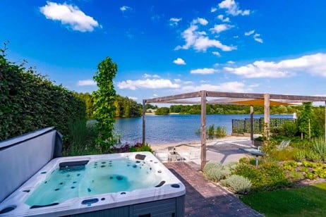 Luxe vakantiehuis Nederland - Watervilla plas van Francke - Vakantiehuisje met eigen strand