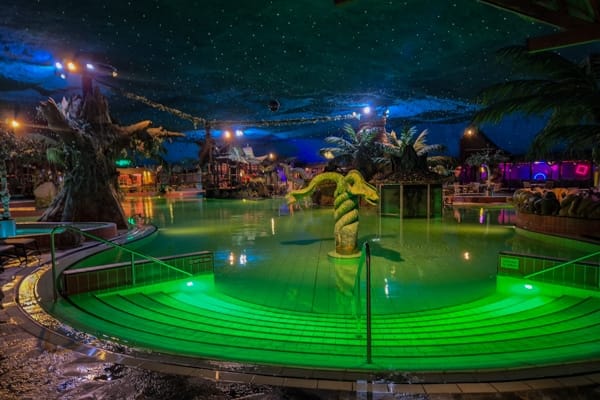 Preston Palace review - zwembad riviera