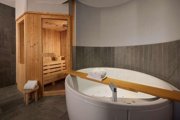 Luxe suites - Haven Hotel Rotterdam, Curio Collection by Hilton