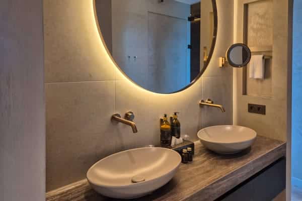 Hotel Thermen Berendonck - hotelkamer - dubbele wastafel