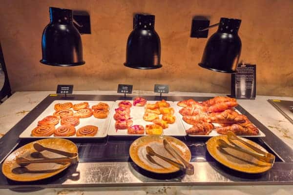 Warme broodjes - ontbijtbuffet - Thermen Berendonck