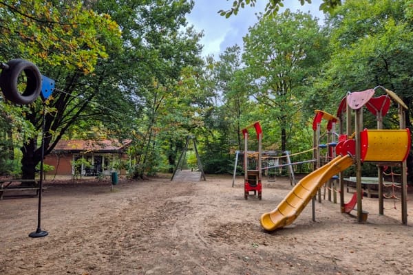 Huisje aan speeltuin - Summio Heihaas